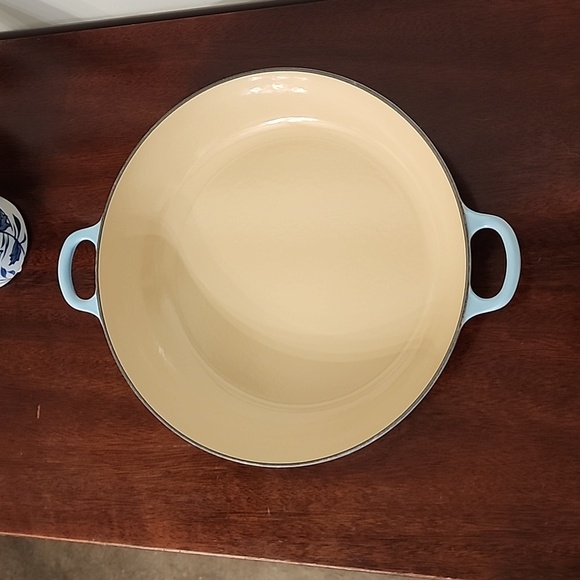 NEW!! Le Creuset Dutch oven - Picture 5 of 7